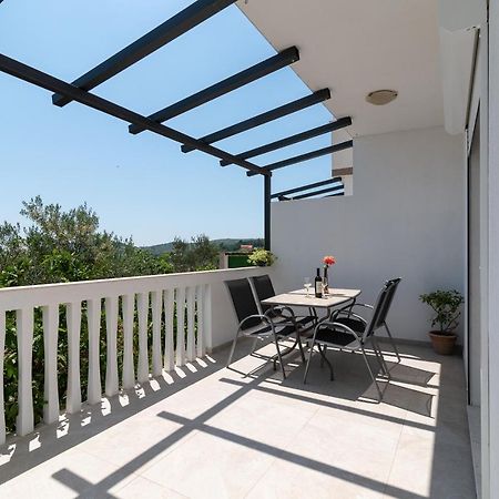 Apartments Dobrila Kaštel Novi Εξωτερικό φωτογραφία