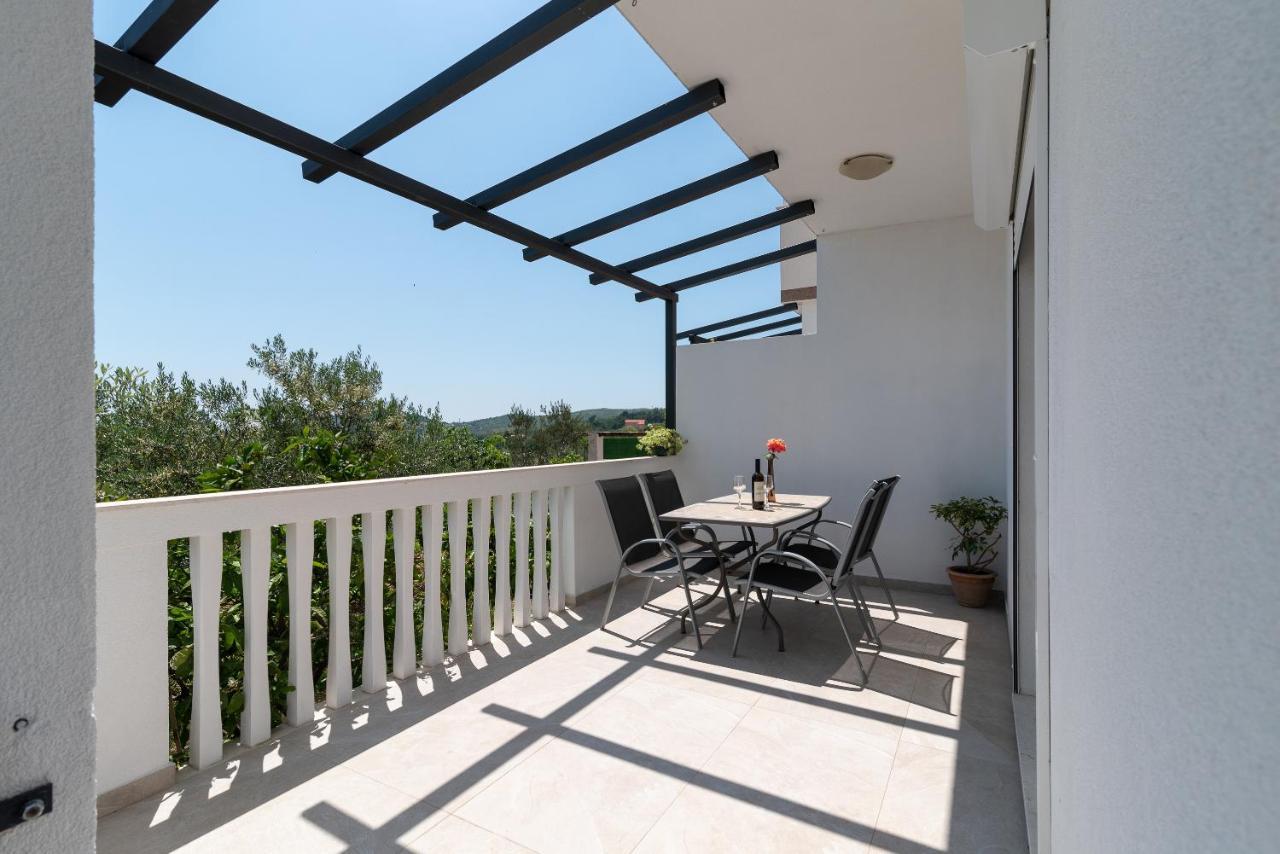 Apartments Dobrila Kaštel Novi Εξωτερικό φωτογραφία