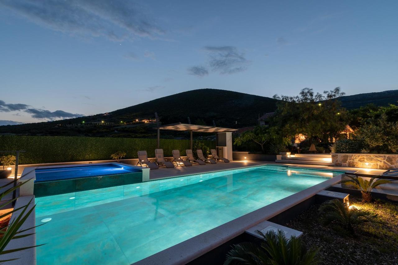 Apartments Dobrila Kaštel Novi Εξωτερικό φωτογραφία