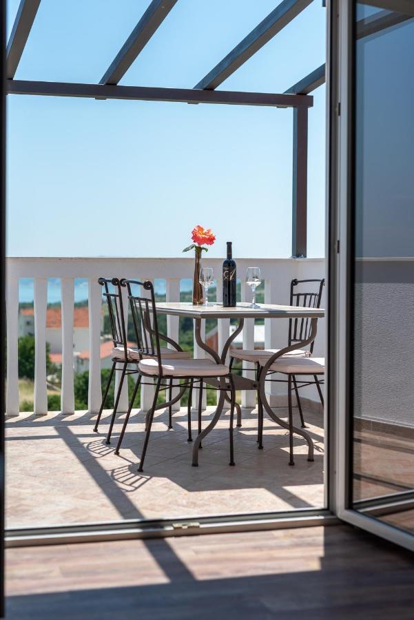 Apartments Dobrila Kaštel Novi Εξωτερικό φωτογραφία