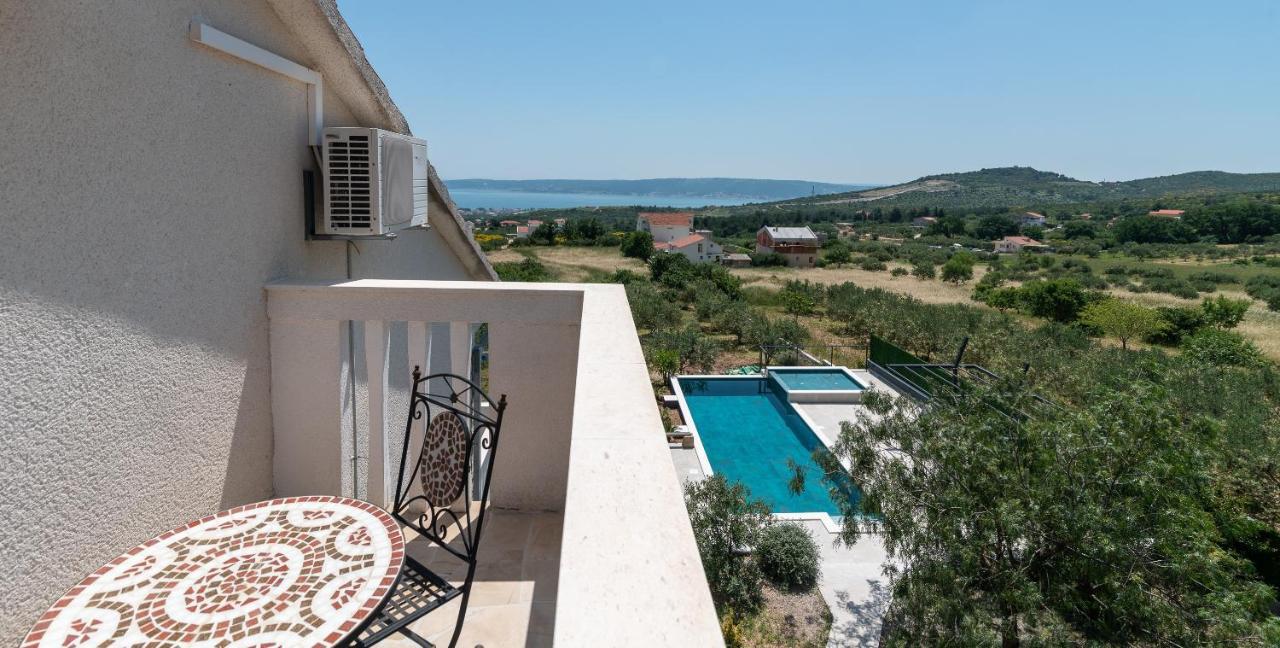 Apartments Dobrila Kaštel Novi Εξωτερικό φωτογραφία