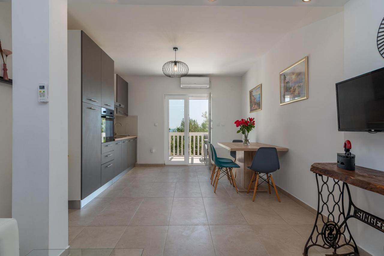 Apartments Dobrila Kaštel Novi Εξωτερικό φωτογραφία