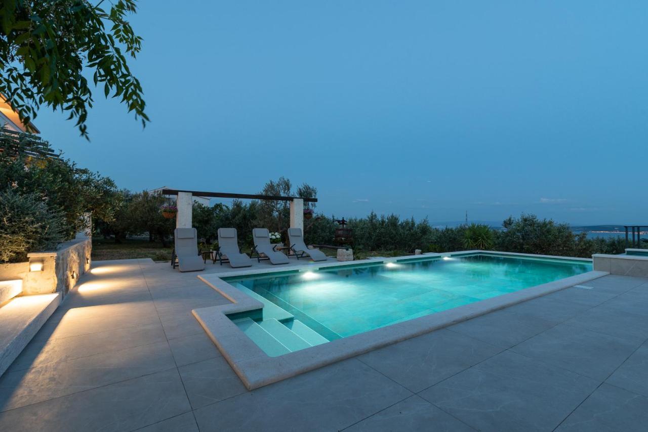 Apartments Dobrila Kaštel Novi Εξωτερικό φωτογραφία