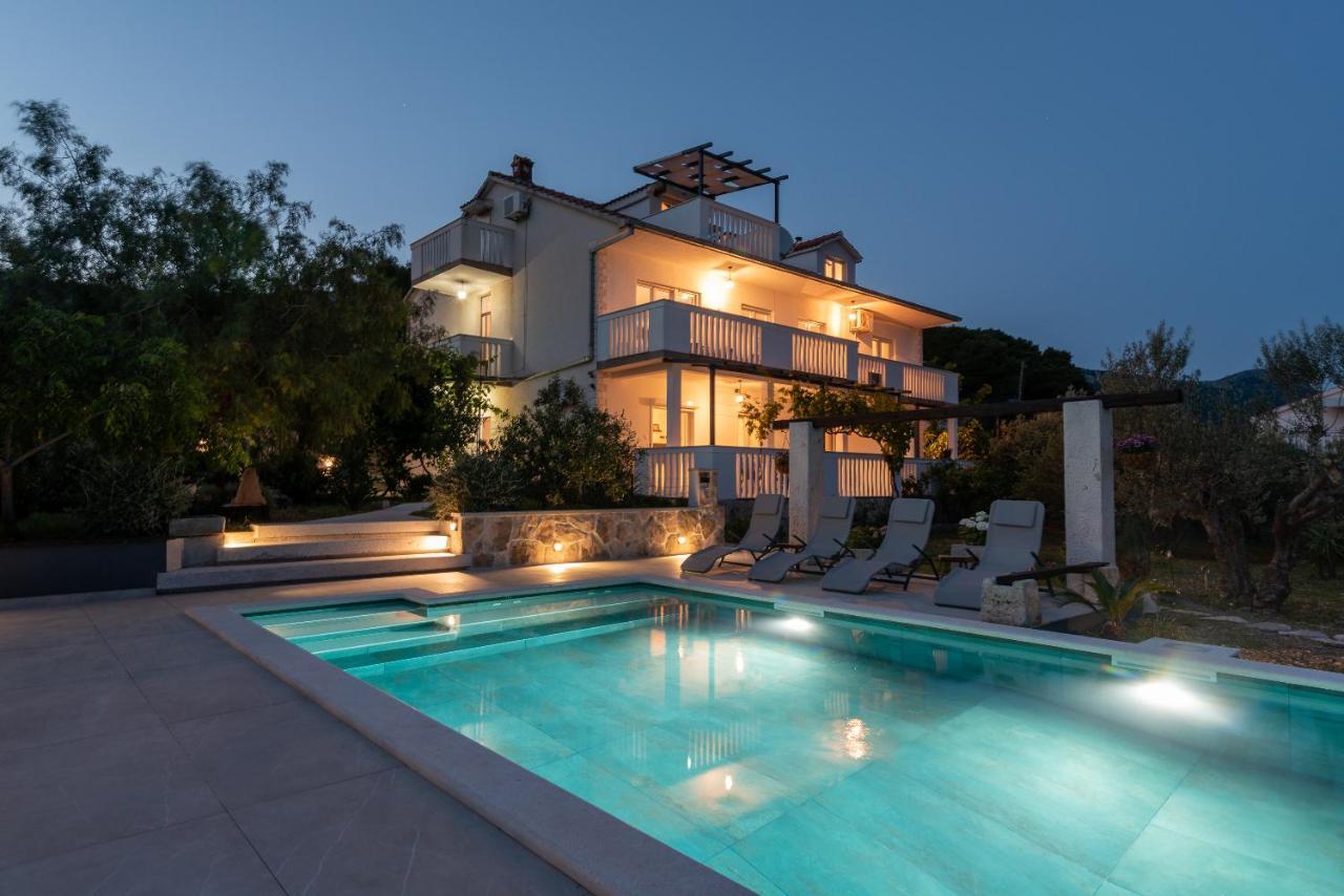 Apartments Dobrila Kaštel Novi Εξωτερικό φωτογραφία