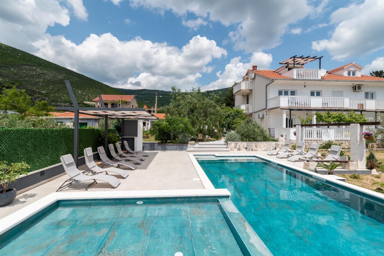 Apartments Dobrila Kaštel Novi Εξωτερικό φωτογραφία
