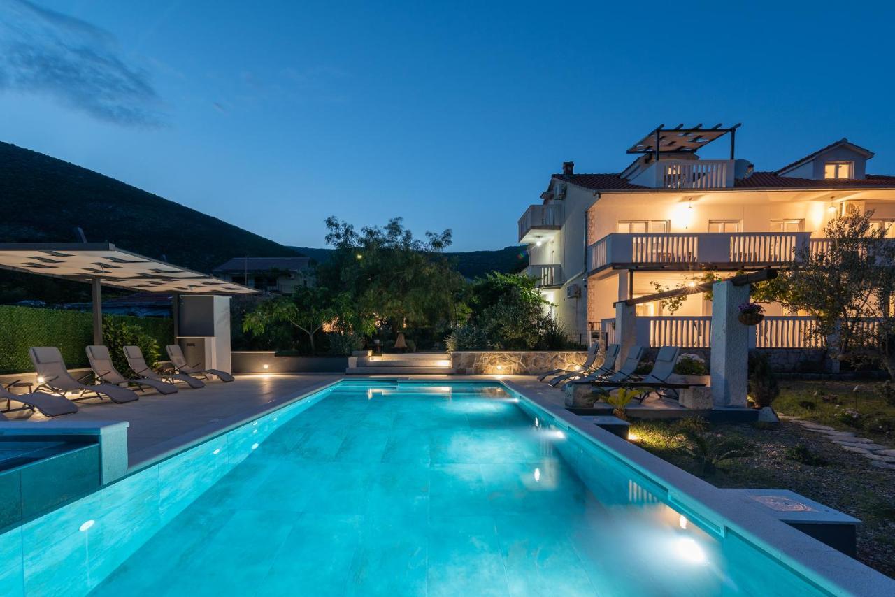 Apartments Dobrila Kaštel Novi Εξωτερικό φωτογραφία