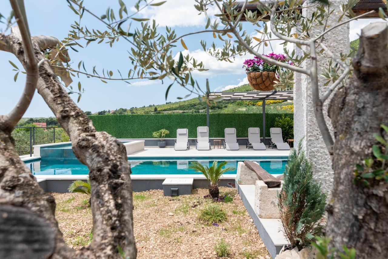 Apartments Dobrila Kaštel Novi Εξωτερικό φωτογραφία