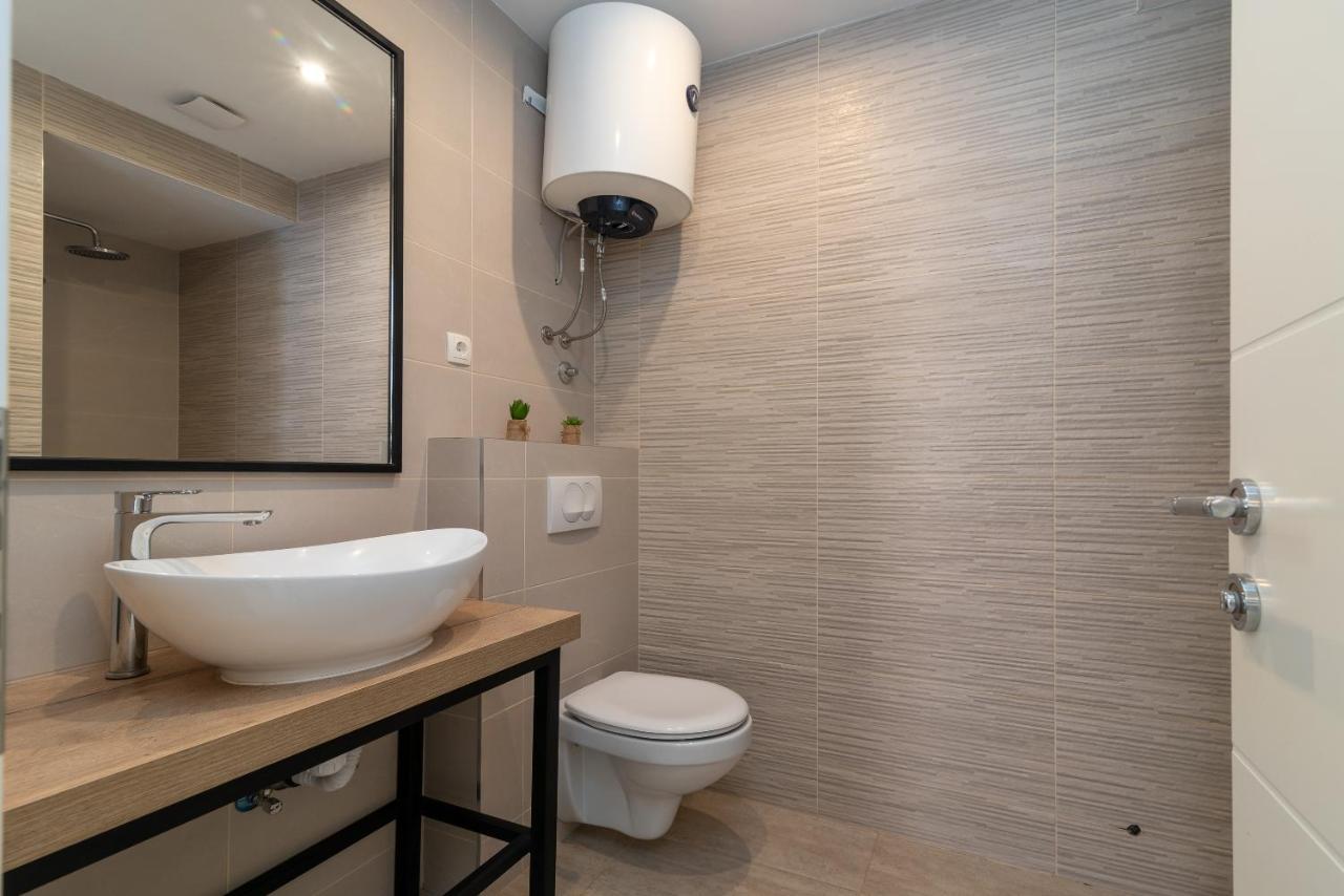 Apartments Dobrila Kaštel Novi Εξωτερικό φωτογραφία